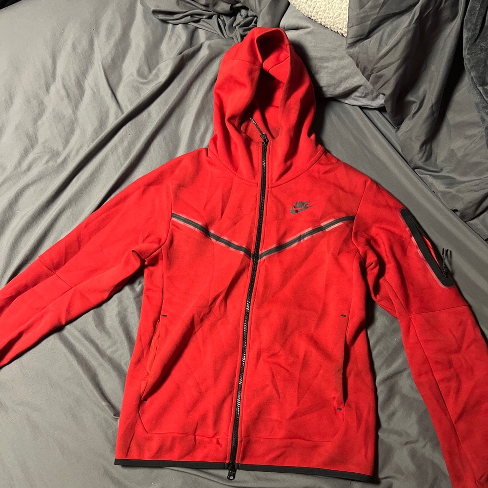 Red Nike Tech